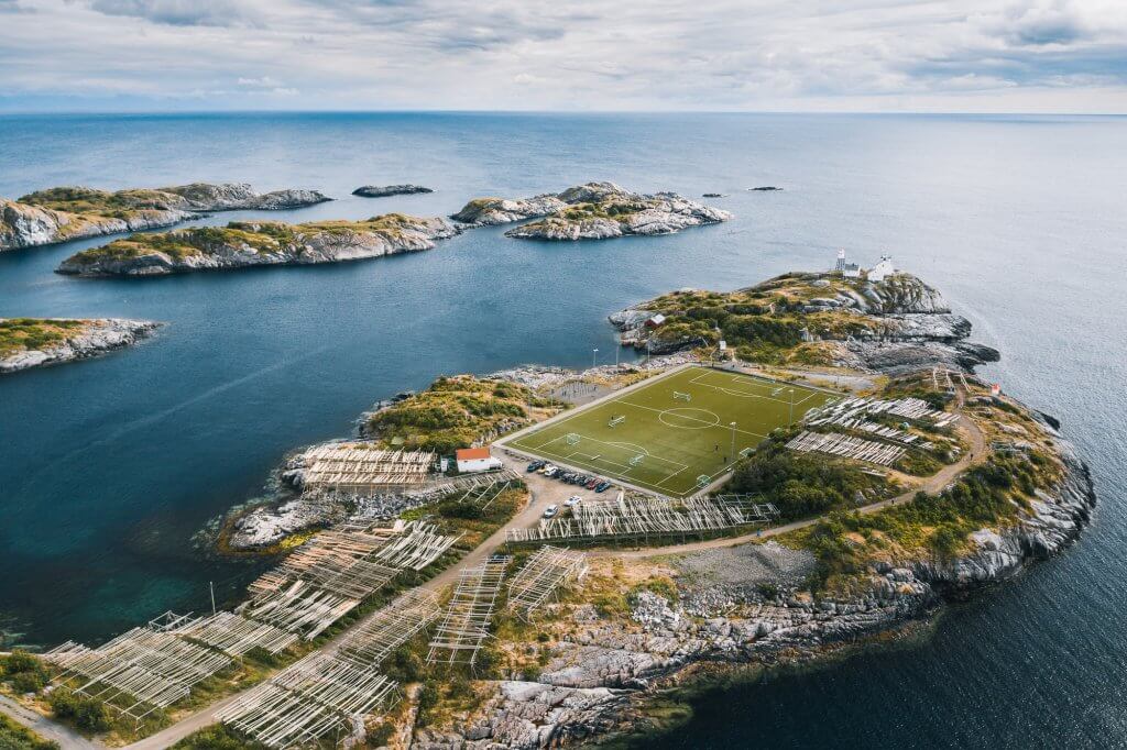Stadions Lofotu salās drona foto fotogrāfēsanas-ar-dronu-pakalpojumi-Latvijā-droneday