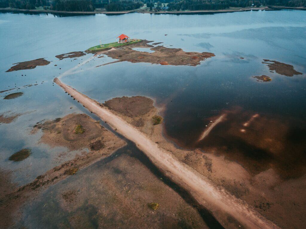 Sv.Meinarda Salas fotogrāfija no drona Tūrisma-objektu-foto-un-video-no-drona