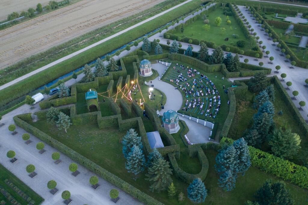 Viegli koncerts Rundāles pilī Pasākumu-fotogrāfēšana-ar-dronu
