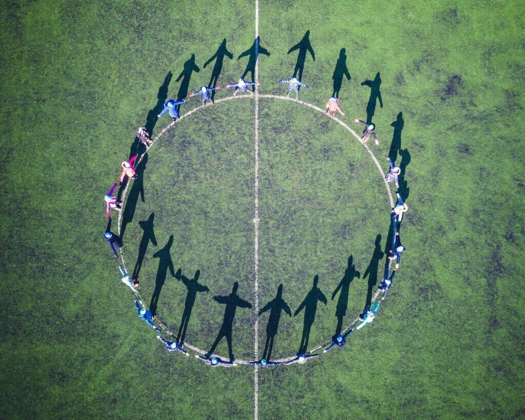 Radošas-fotosesijas-uzņēmumiem-ar-dronu Radošas-fotosesijas-uzņēmumiem-ar-dronu