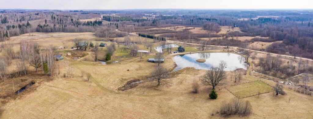 Lauku īpašums panorāmas foto no gaisa lauku-īpašuma-fotogrāfēšana-filmēšana-ar-dronu
