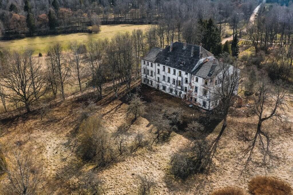 Īpāšumu apsekošana ar dronu Nekustamo-īpašumu-fotogrāfēšana-ar-dronu