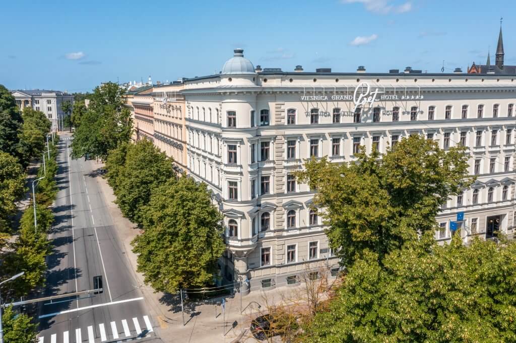 Viesnīcu-un-komercobjektu-fotogrāfēšana-ar-dronu-Rīgā-Poet-Hotel Viesnīcu-un-komercobjektu-fotogrāfēšana-ar-dronu-Rīgā-droneday