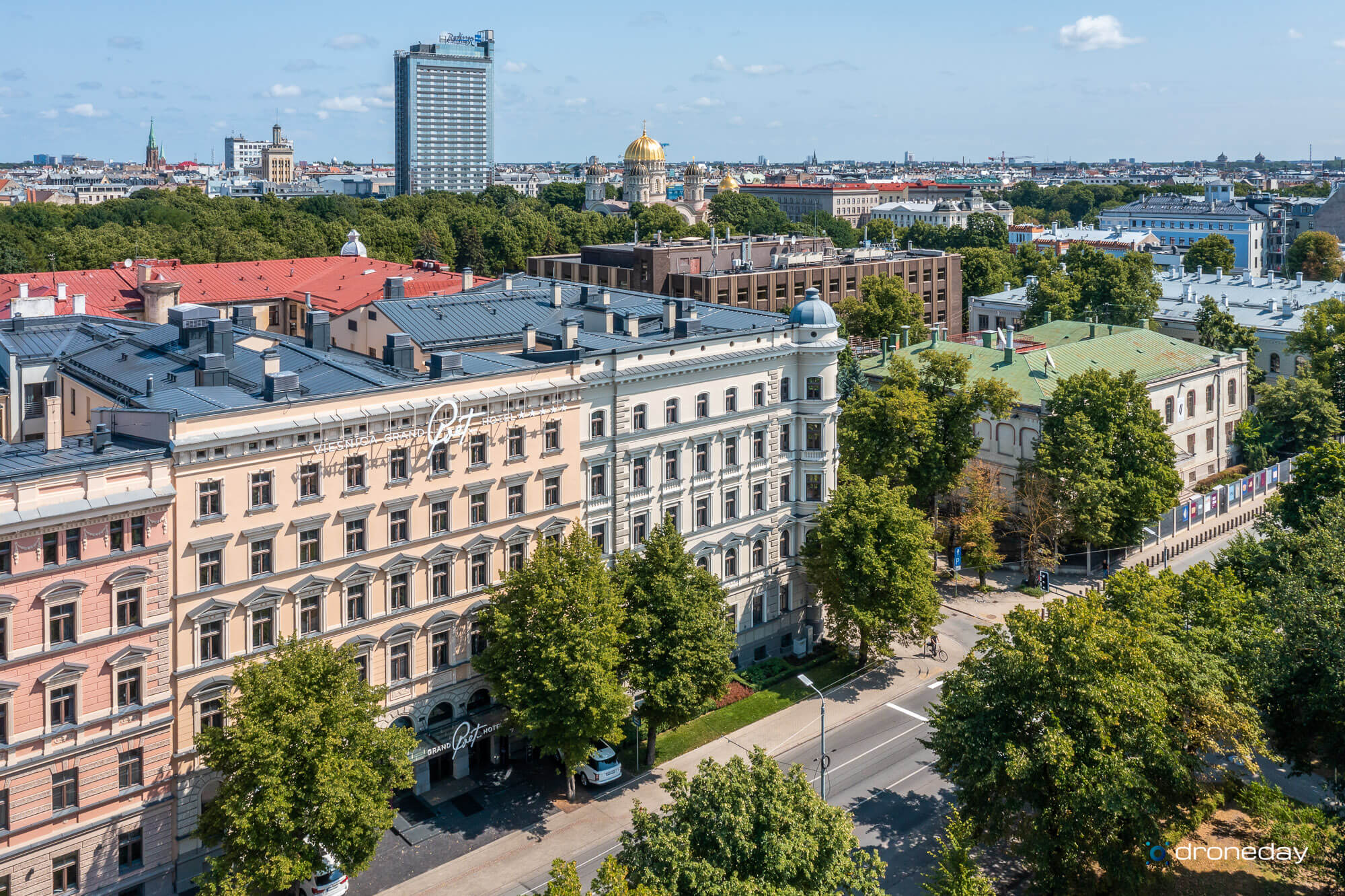 Grand-Poet-Hotel-drona-foto-Droneday